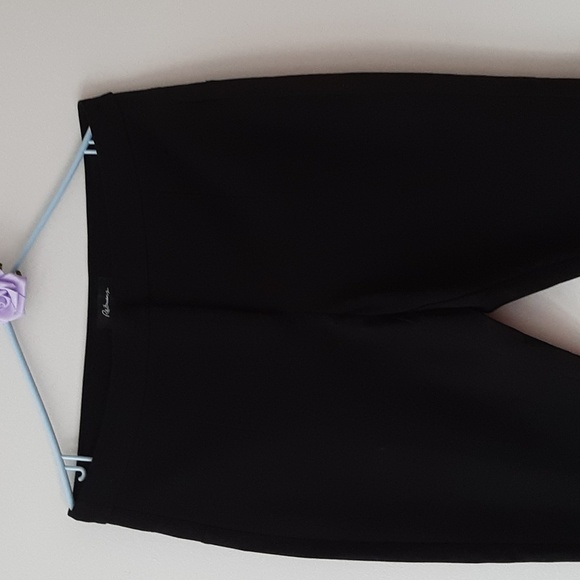 Reitmans Womens black pants. Size 12. Tapered with pockets. - Picture 2 of 13